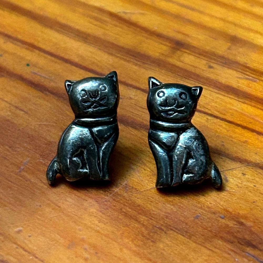 Vintage Pewter Tone Cat Stud Earrings Antiqued Silver Feline Folk Art Jewelry